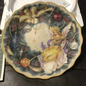 Yuletide collector plate home decor